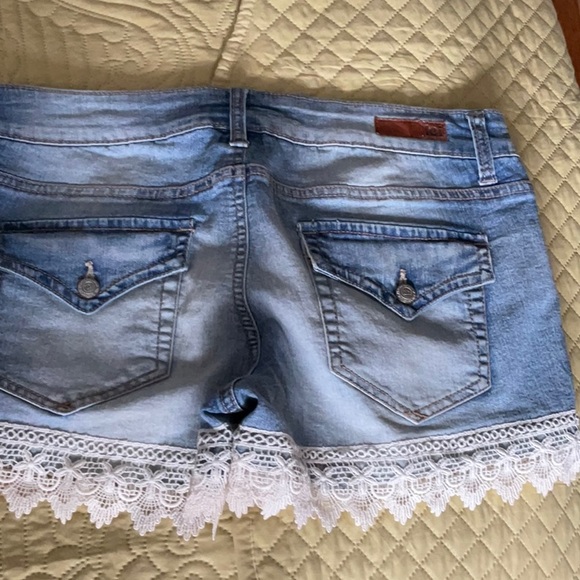 Bundle of four items three shorts and one tank all fit size medium or 7 to 9 - Picture 5 of 10